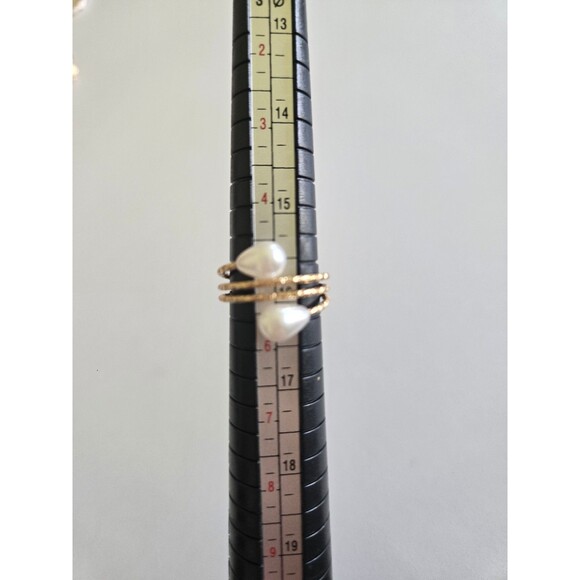 Womens gold Tone ring faux peral size 5 NEW - Picture 3 of 6